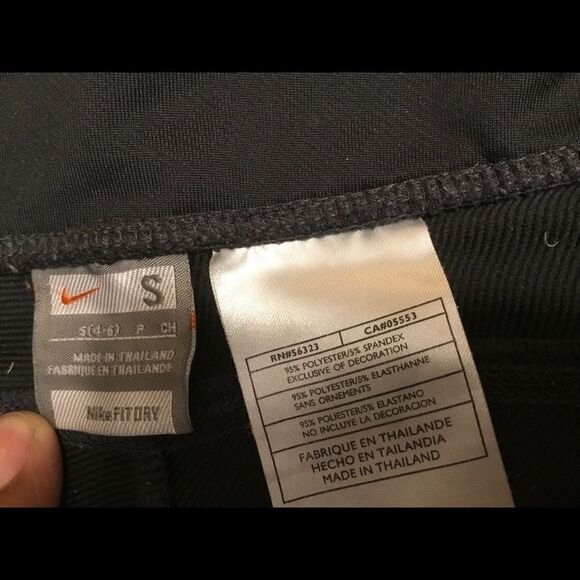 Nike Fit Dry Capri Workout Pants - Picture 4 of 4